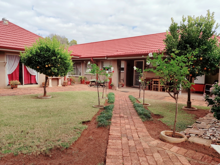 4 Bedroom Property for Sale in Wilkoppies North West